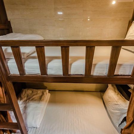 Awesome Dormitory - Men Only Mumbai  Buitenkant foto