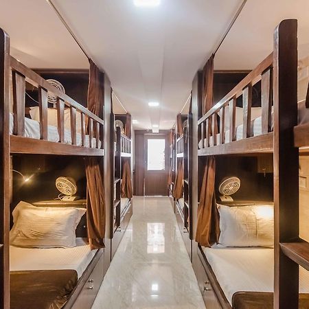 Awesome Dormitory - Men Only Mumbai  Buitenkant foto