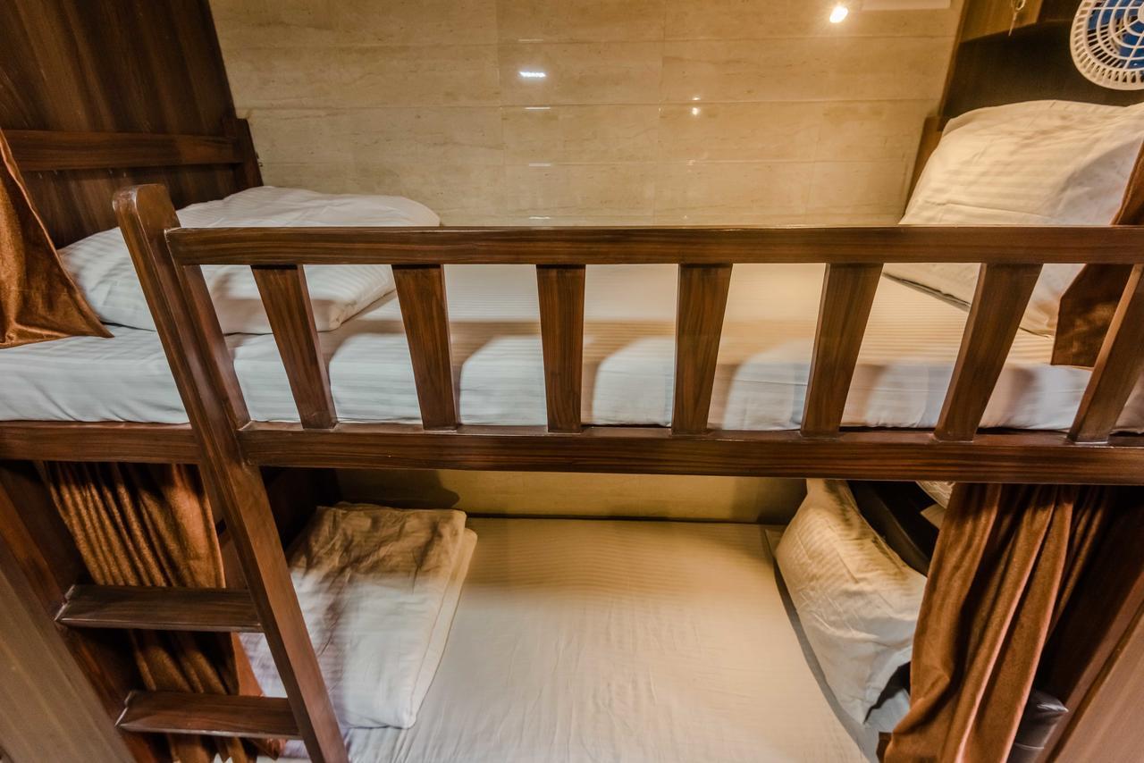 Awesome Dormitory - Men Only Mumbai  Buitenkant foto