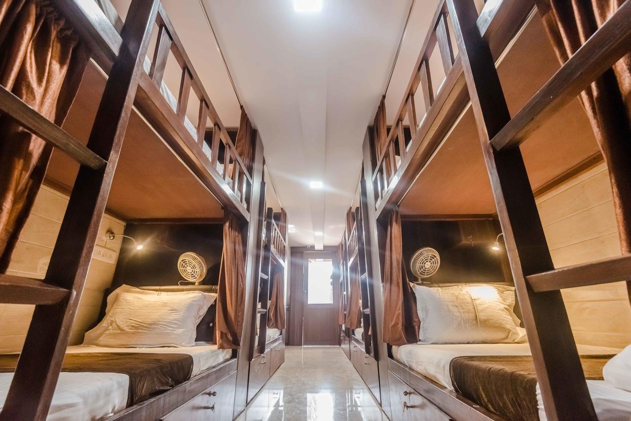 Awesome Dormitory - Men Only Mumbai  Buitenkant foto