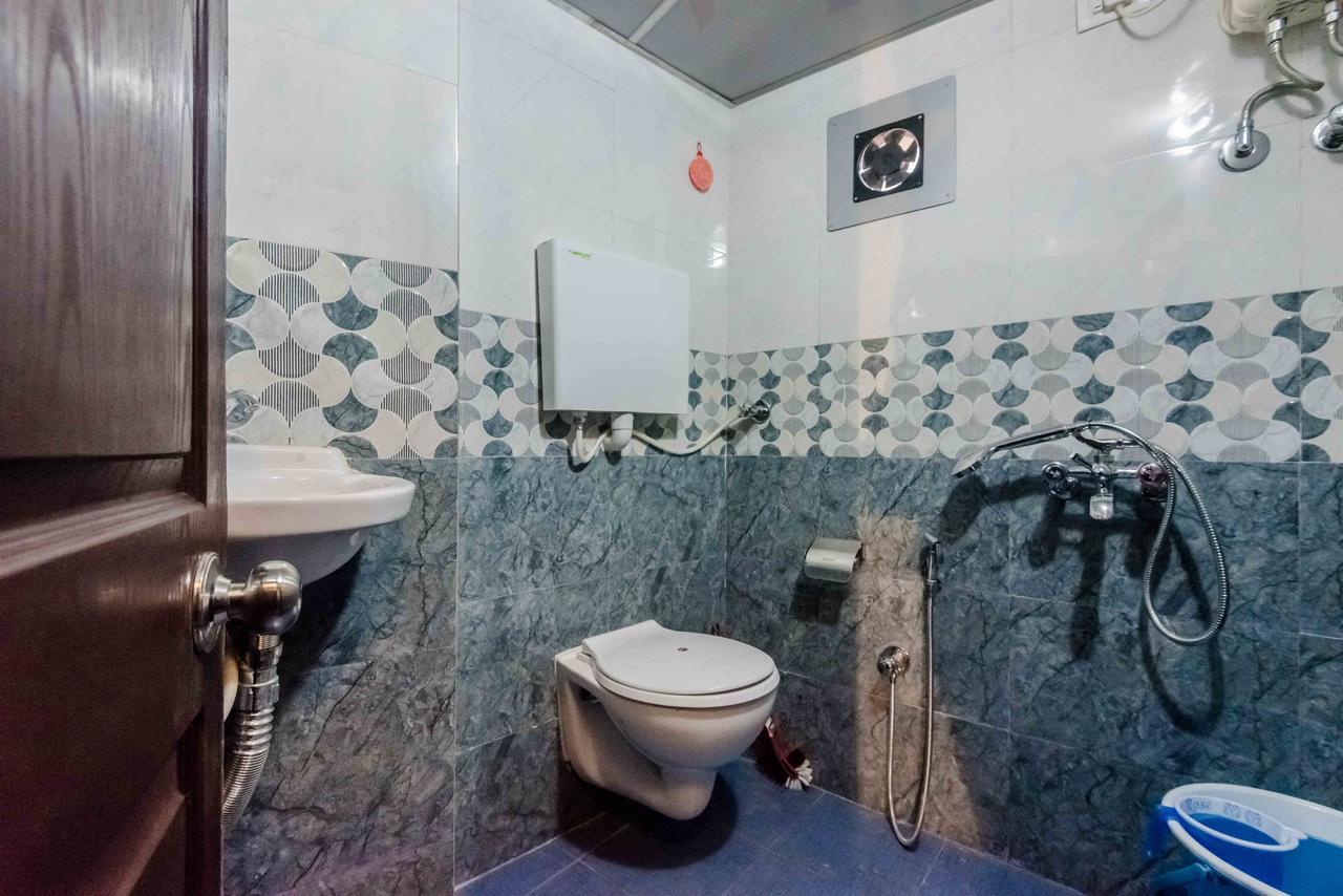 Awesome Dormitory - Men Only Mumbai  Buitenkant foto