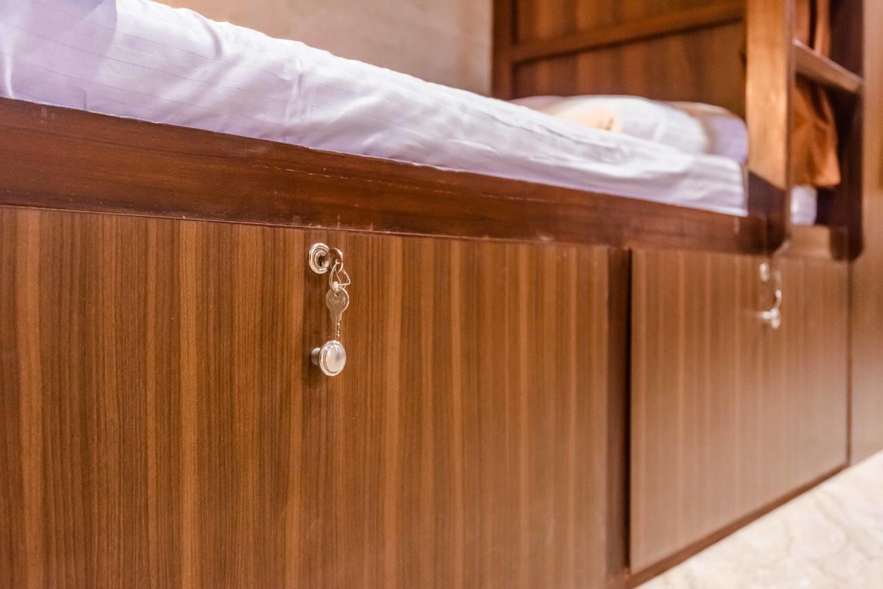 Awesome Dormitory - Men Only Mumbai  Buitenkant foto