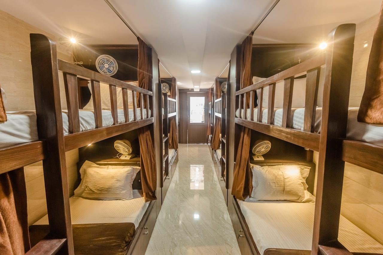 Awesome Dormitory - Men Only Mumbai  Buitenkant foto